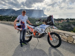 Emanuel Gyenes nr. 29 Dakar 2021 inainte de imbarcarea motocicletei pentru transportul din Marsilia in Jeddah